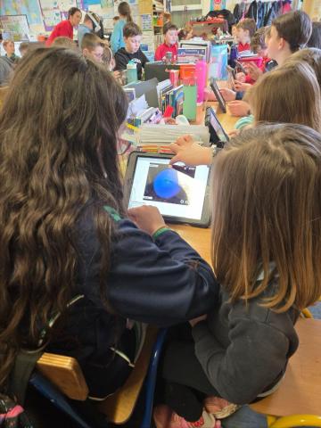 Primary pupils doing Things To Do activities from The Schools' Observatory website